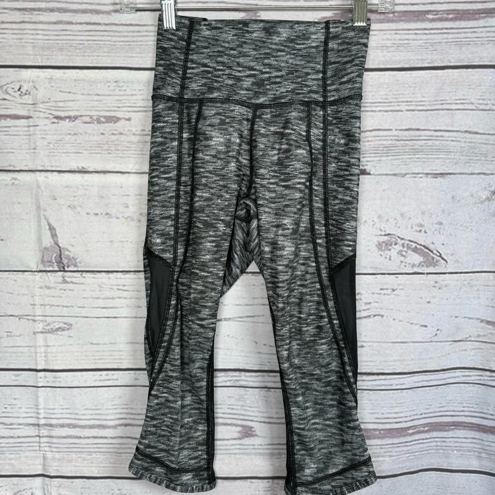Lululemon Drop It Like It's Hot Crop Leggings Size 2